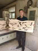 他既是木雕艺传承者